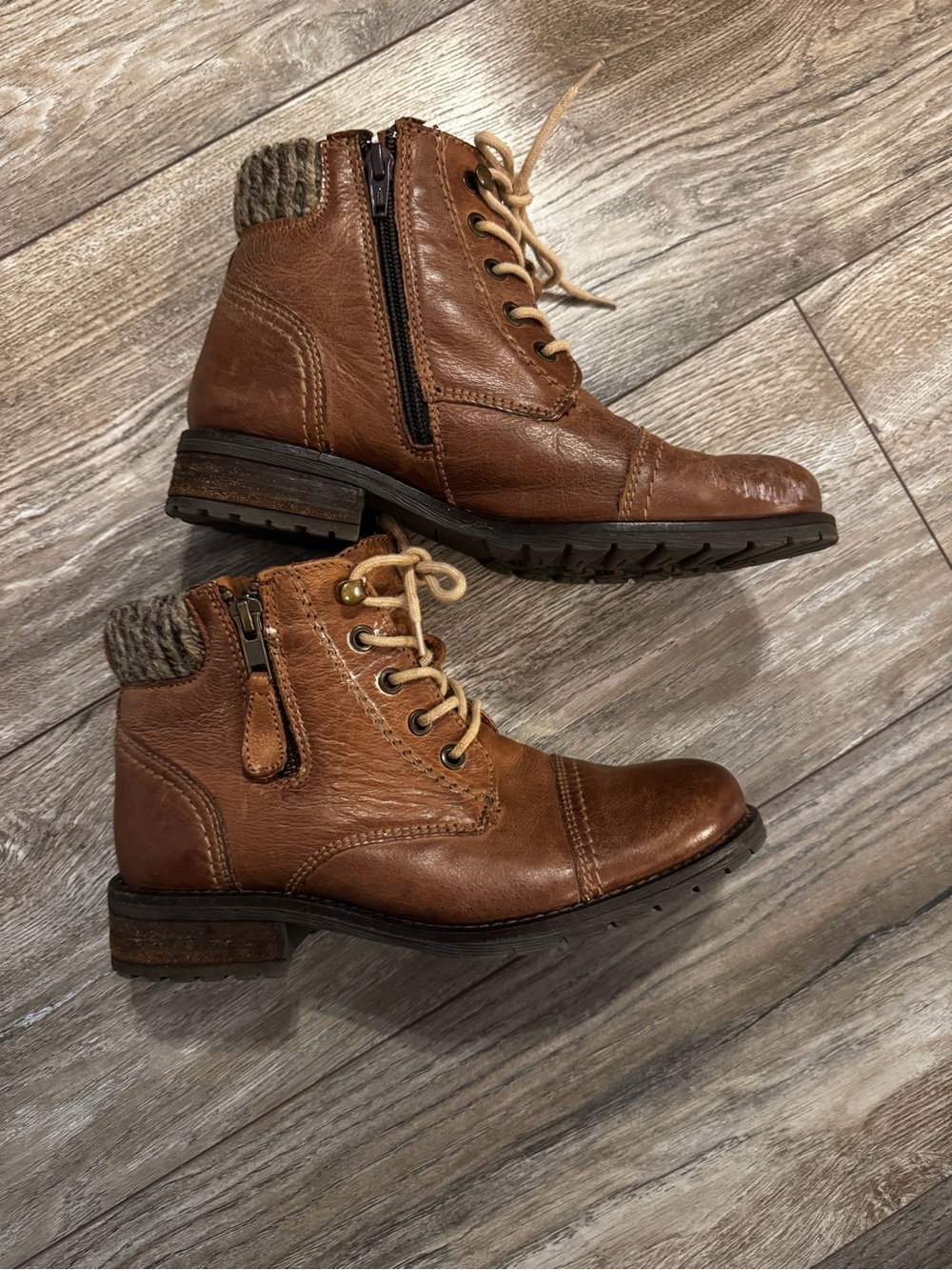 Steve Madden Tan Brown Leather Lace-Up Chukka Boots